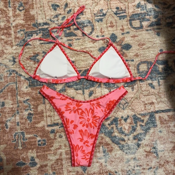 Bikini - Picture 2 of 2